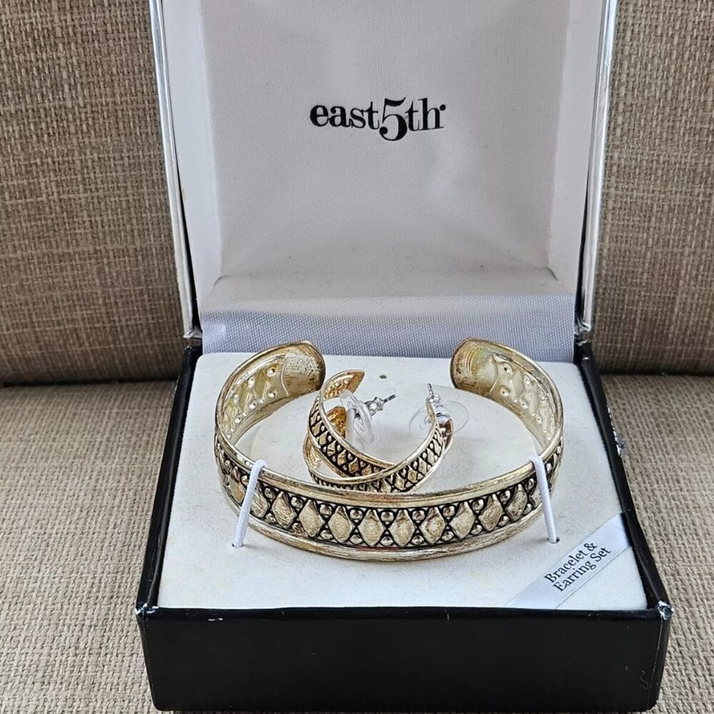 East 5Th Women Bracelet and Earrings Set Silver Tone Fashion Jewelry New Defect